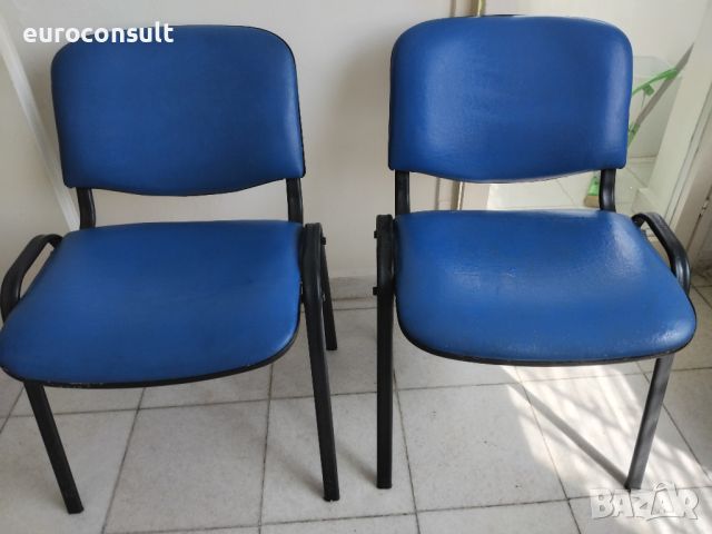 2 броя посетителски/офис столове ,синя дамаска от еко кожа , снимка 1 - Столове - 46253873
