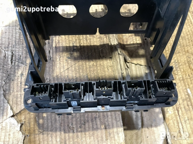 Рамка с Бутони за Навигация 7l5857093C Porsche Cayenne S 4.5 2005г 9PA, снимка 3 - Части - 52435782