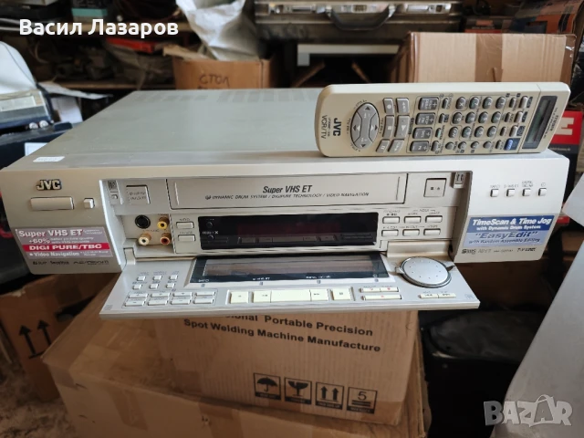 Видео касетофон JVC HR-S9700, снимка 2 - Плейъри, домашно кино, прожектори - 51013663