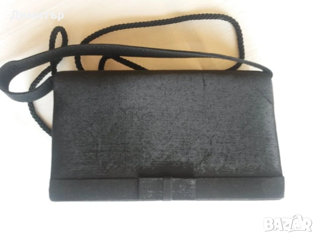 Черна чантичка за официални поводи