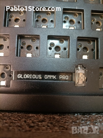 Клавиатура Glorious GMMK PRO Barebones 75 Клавиатура, снимка 5 - Клавиатури и мишки - 52652072