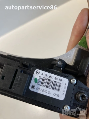 Декоративна рамка за селектор на скорости дърво за Mercedes W220 S500 (2003) A2208218458 , снимка 2 - Части - 53961942