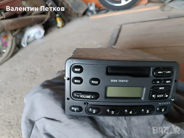 авто радио касетофон за Форд фокус от 2001 до 2004 година., снимка 3 - Радиокасетофони, транзистори - 54184279