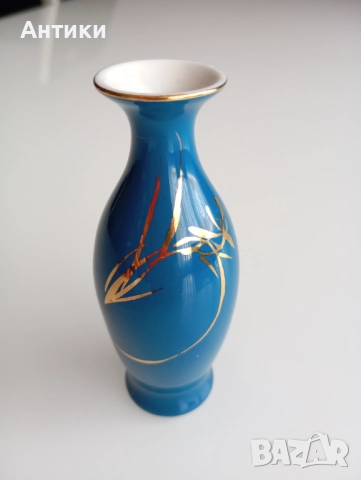 Миниатюрна китайска порцеланова ваза