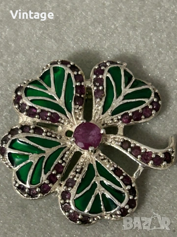 Изискана сребърна брошка/ медальон с рубини и емайл , снимка 3 - Колиета, медальони, синджири - 53668826