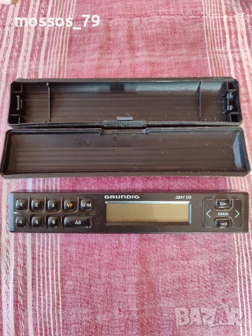 Падащ панел за радио касетофон на кола 