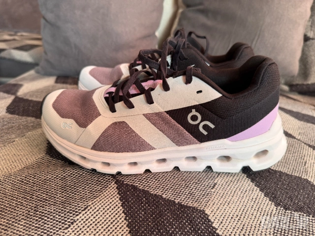 On Cloudrunner Heron/Black, снимка 2 - Маратонки - 53871415