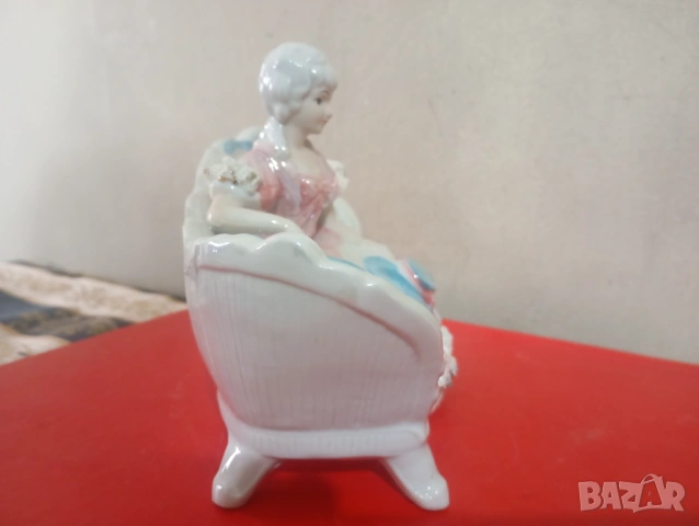 Порцеланова статуетка- дама, снимка 5 - Статуетки - 42969684