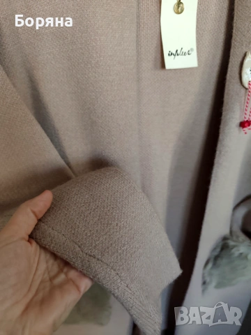 Бутикова нова жилетка с естествен косъм цвят капучино с брошка, снимка 6 - Жилетки - 53725024