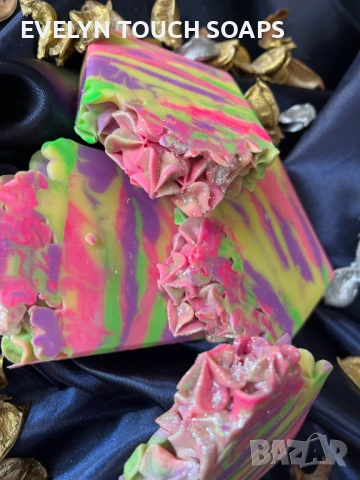 Ябълкова градина –Натурален сапун ръчно изработен арт сапун, снимка 4 - Козметика за тяло - 51104823