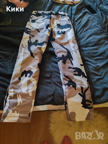 Камуфлажен панталон за мотор с протектори за колене и дупе