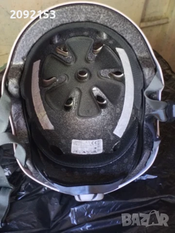 Детска каска в бял цвят,р.52/54, снимка 3 - Столчета за кола и колело - 50760099