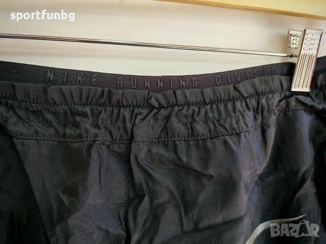 Дамски спортни къси панталонки Nike Air Tempo Shorts, снимка 4 - Къси панталони и бермуди - 53875799