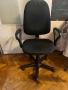 Офис стол с подлакътници – въртящ се, черен, много запазен, снимка 2