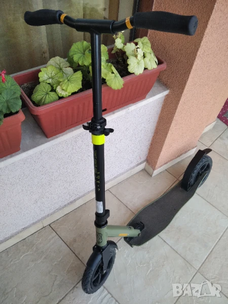 Сгъваема тротинетка от UK - скутер с пневматични гуми Frenzy 205P - като нова, снимка 1
