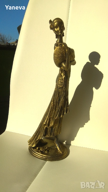 Статуетка на изискана дама в стил Art Deco . , снимка 1