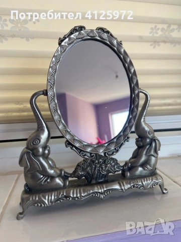 Много масивно винтидж огледало - от едната страна е рамка за снимка