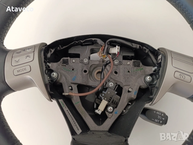 Toyota auris.corolla оригинален волан с автопилот темпомат, снимка 3 - Автомобили и джипове - 54303244