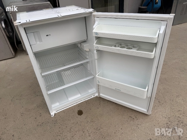 Малък хладилник с камера Индезит 