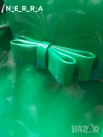 Дамска зелена лачена чанта, снимка 3 - Чанти - 53190762