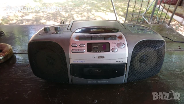 Радиокасетофон със CD Aiwa 