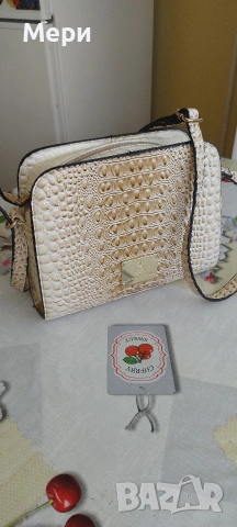 Дамска чанта от крокодилска кожа