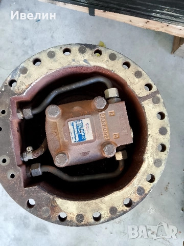 Ходов планетарен редуктор за валяк