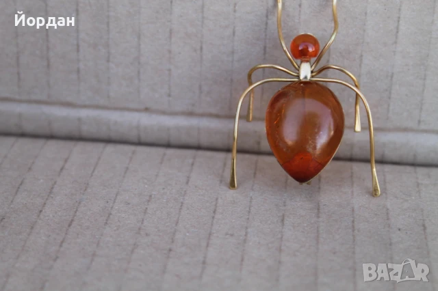 Позлатена кехлибарена брошка, снимка 2 - Други - 50874606