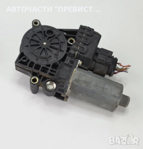 Задно Дясно Моторче Стъклоповдигач Ауди А6 Ц5 Audi A6 C5 Allroad 99-05г OEM 0130821785