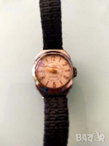Руски часовник Заря , снимка 1 - Антикварни и старинни предмети - 45490434