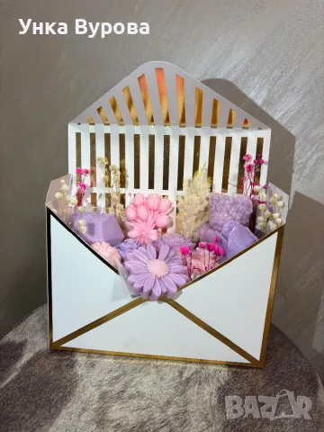 Аранжирана кутия с фигури от соев восък, снимка 7 - Декорация за дома - 50018102