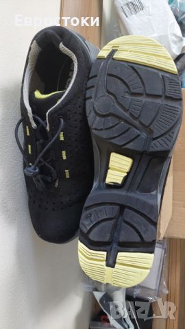 Предпазни работни обувки с неметално бомбе Uvex 1 S2 SRC, размер 41, снимка 4 - Други - 46462018