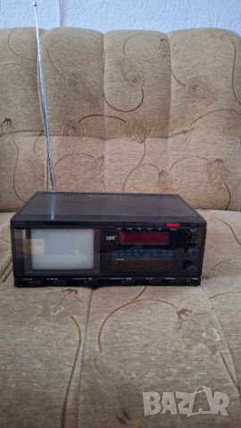 Телевизор с радио часовник аларма , снимка 1 - Антикварни и старинни предмети - 45743937