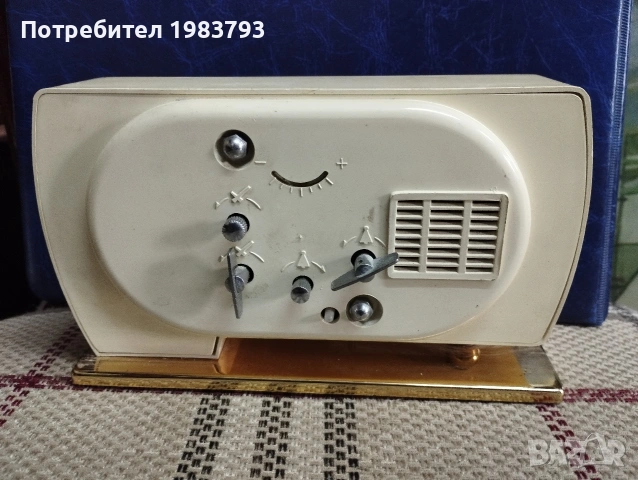 Точно работещ и звънящ часовник Shanhai Diamonds от 60 те години., снимка 3 - Стенни часовници - 54121159