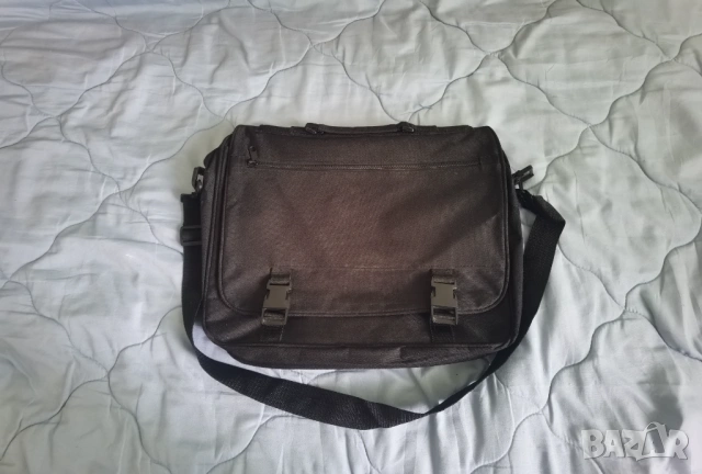 Чанта с презрамка за лаптоп с 15 джоба