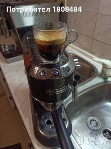 Кафе машина Делонги Дедика с ръкохватка крема диск, работи перфектно и прави супер кафе с каймак , снимка 2 - Кафемашини - 51905599
