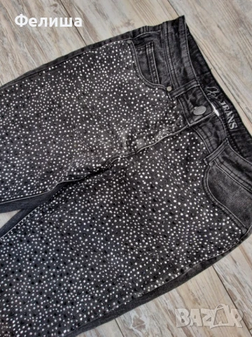 Диамантени Блестящи Тъмно Сиви Дънки с Фасетирани Сребристи и Черни Камъчета, снимка 5 - Дънки - 51006666