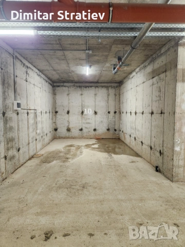 Отдавам просторен подземен гараж - Азуро Гардън, кв. Витоша, снимка 3 - Гаражи и паркоместа - 53693846