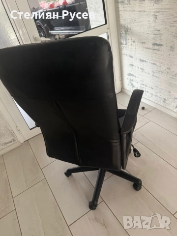 1711 офис кожен стол  / президентски  -цена 73лв или 37,32 евро         смр -  черна кожа  с една за, снимка 2 - Столове - 52445064