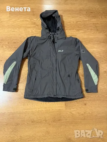 Дамско зимно яке Jack Wolfskin. Размер М., снимка 1 - Якета - 49316520