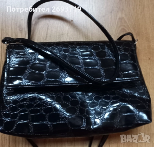 Малка дамска  чантичка , снимка 2 - Чанти - 52547632