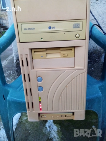 Ретро настолен компютър, снимка 7 - За дома - 52689701