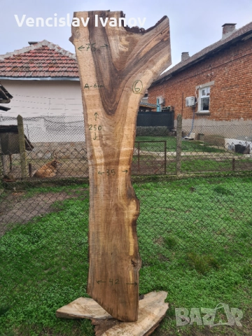 Орехов дървен материал