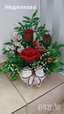 Цветя от мъниста., снимка 2 - Декорация за дома - 53702704