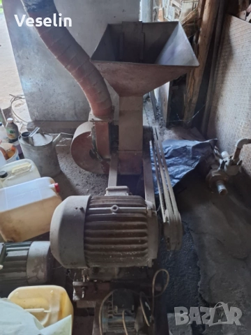 Трифазна ярномелка с контейнер, снимка 2 - Други машини и части - 52682535