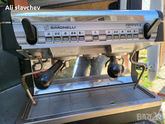 Професионална кафе машина с мелачка работи перфектно италианска е , снимка 2 - Кафемашини - 46018692