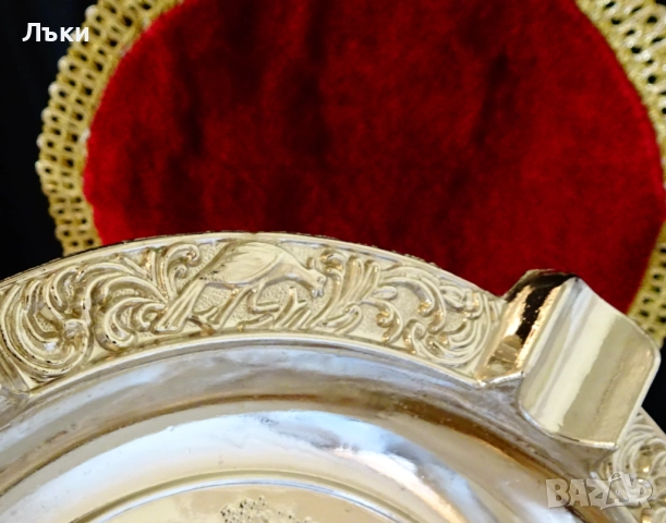 Посребрен бронзов пепелник за пури с релефна селска картина. , снимка 3 - Антикварни и старинни предмети - 52887351