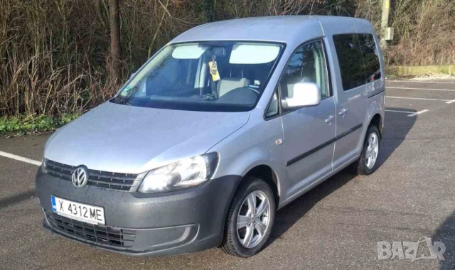 Продавам безупречен VW Caddy 1.6 TDI 2011 г.