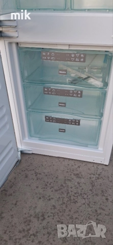 Хладилник с фризер за вграждане Миеле 177см, снимка 4 - Хладилници - 52121934