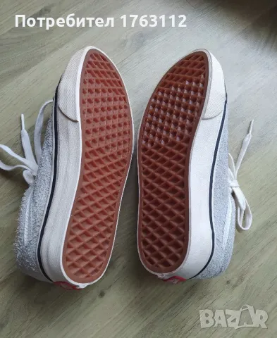 Vans детски кецове, 34.5 номер, сиви, чисто нови. Забележка - едната обувка е по-избеляла от другата, снимка 2 - Детски маратонки - 48930173